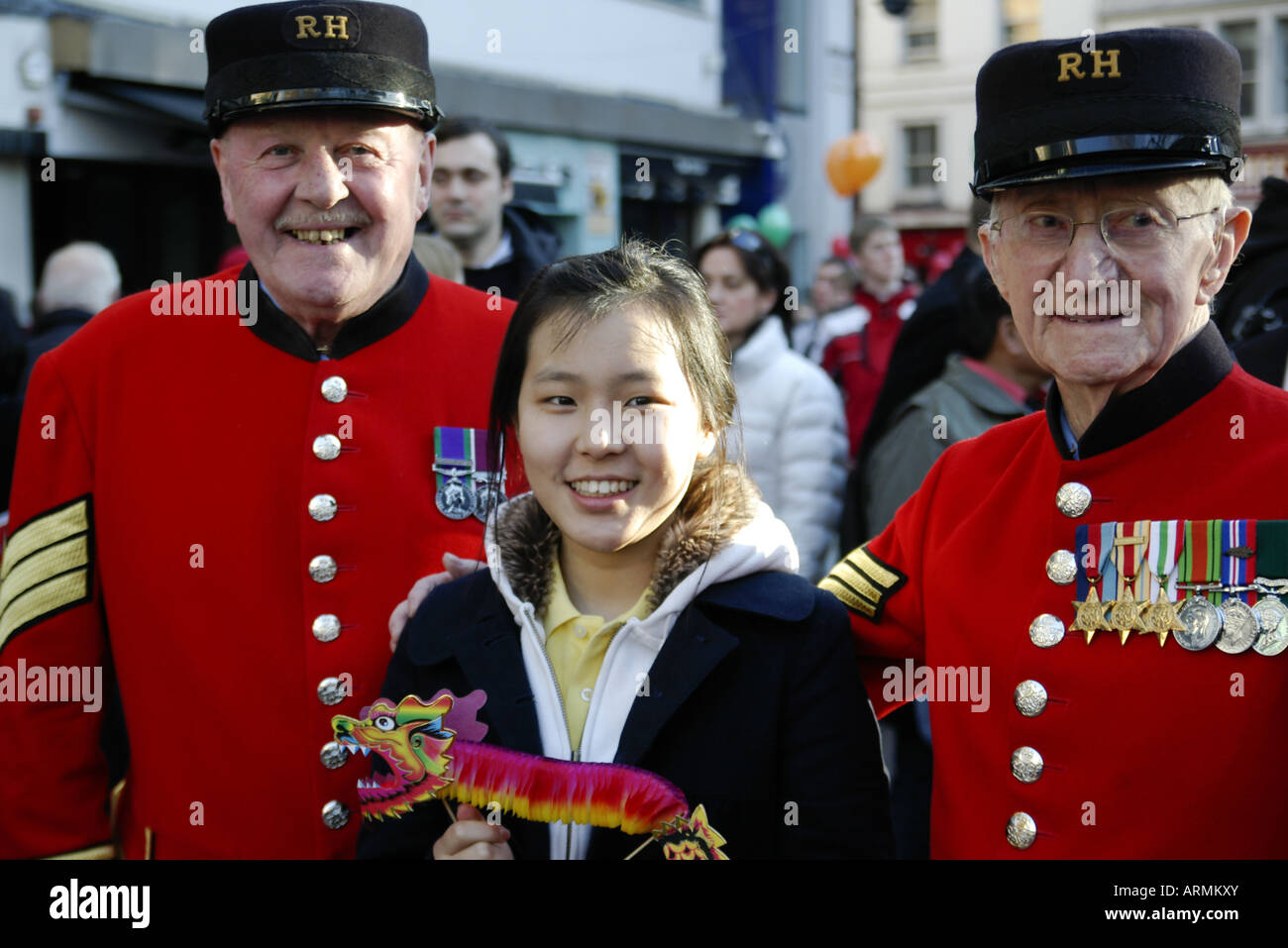 Turisti cinesi con Chelsea pensionati Foto Stock
