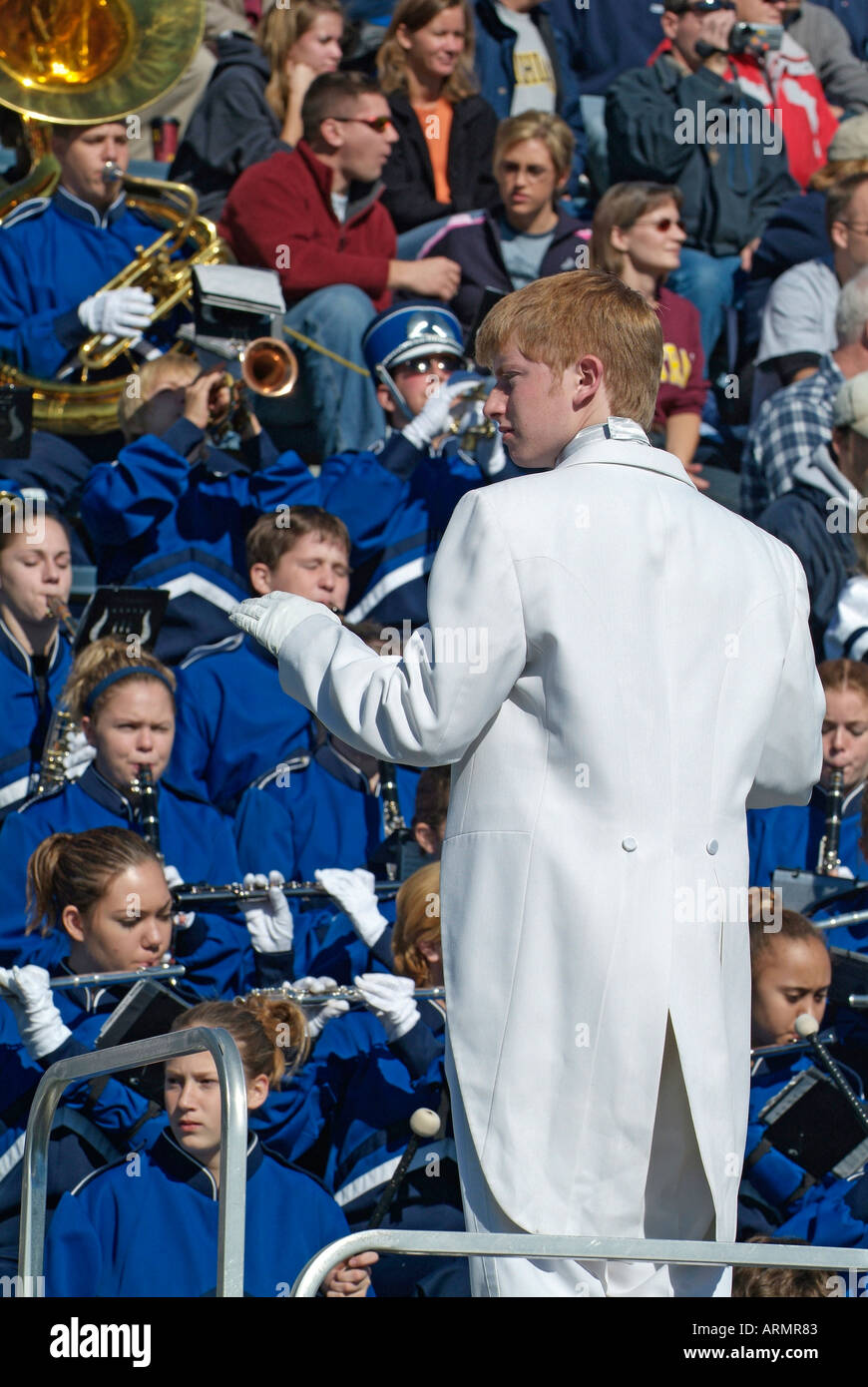 Conduttori ad una High School marching band durante una partita di calcio Foto Stock