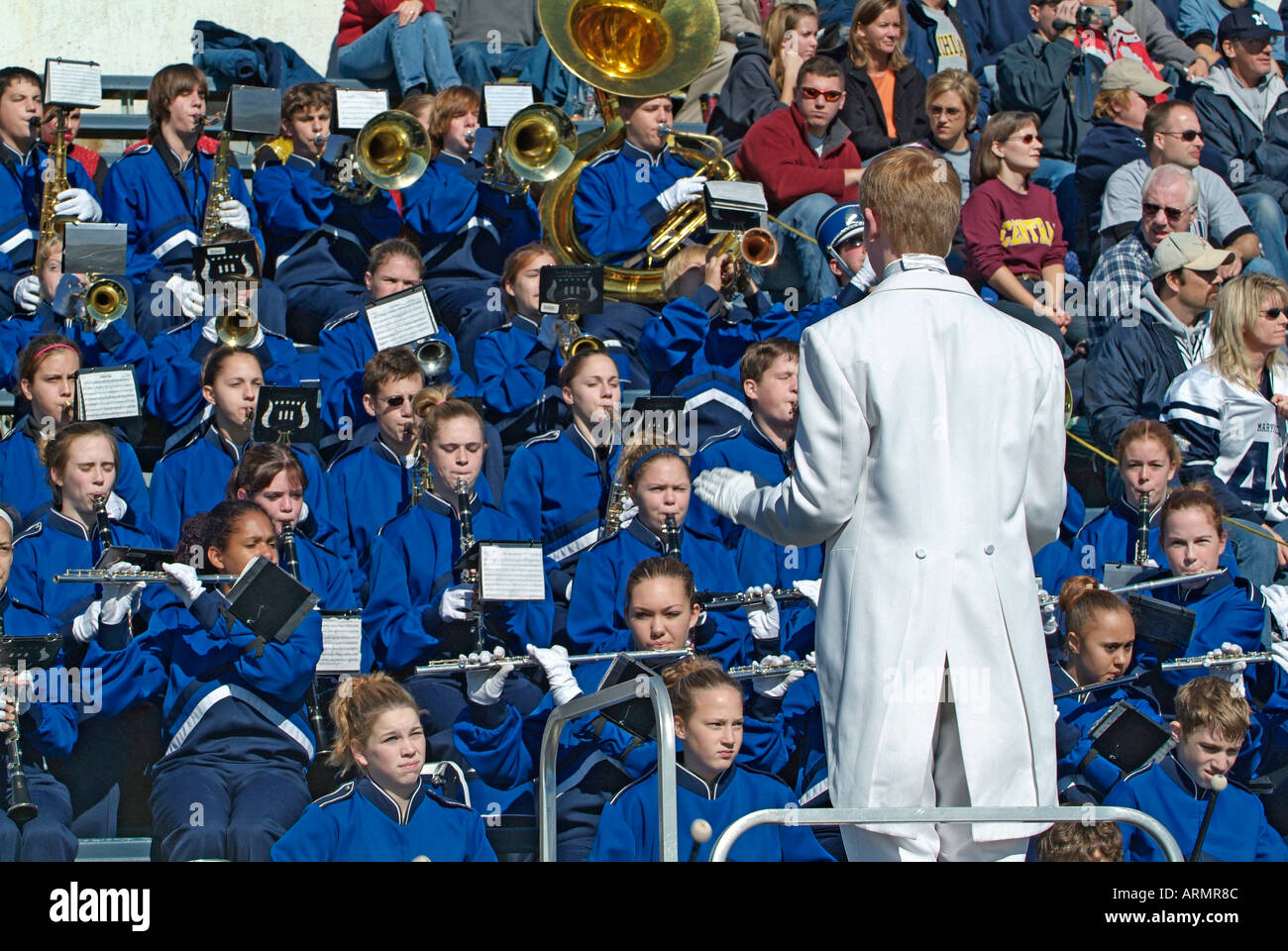 Conduttori ad una High School marching band durante una partita di calcio Foto Stock