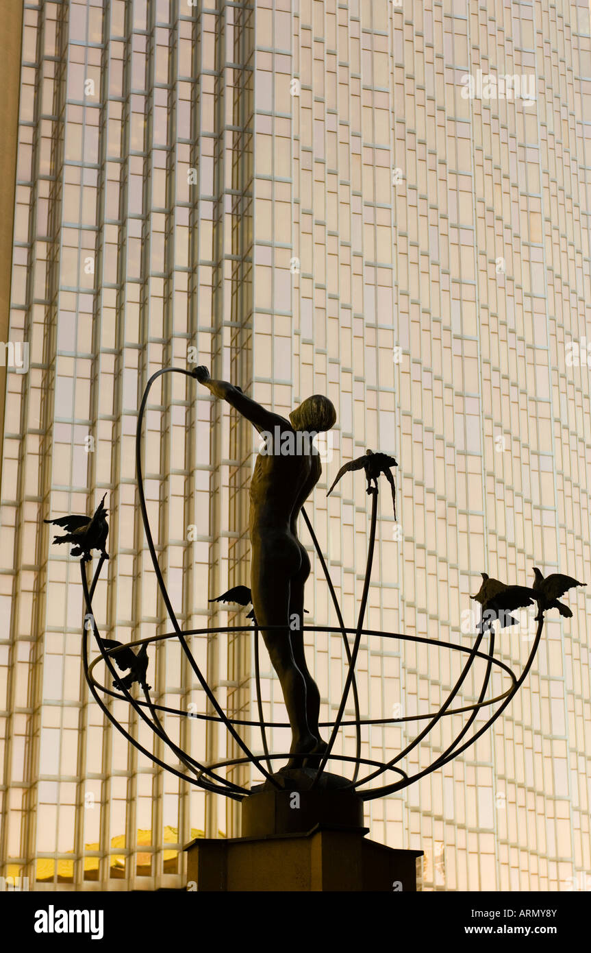 Un monumento al multiculturalismo con vetro torri di uffici di BCE buldings, Toronto, Ontario, Canada. Foto Stock