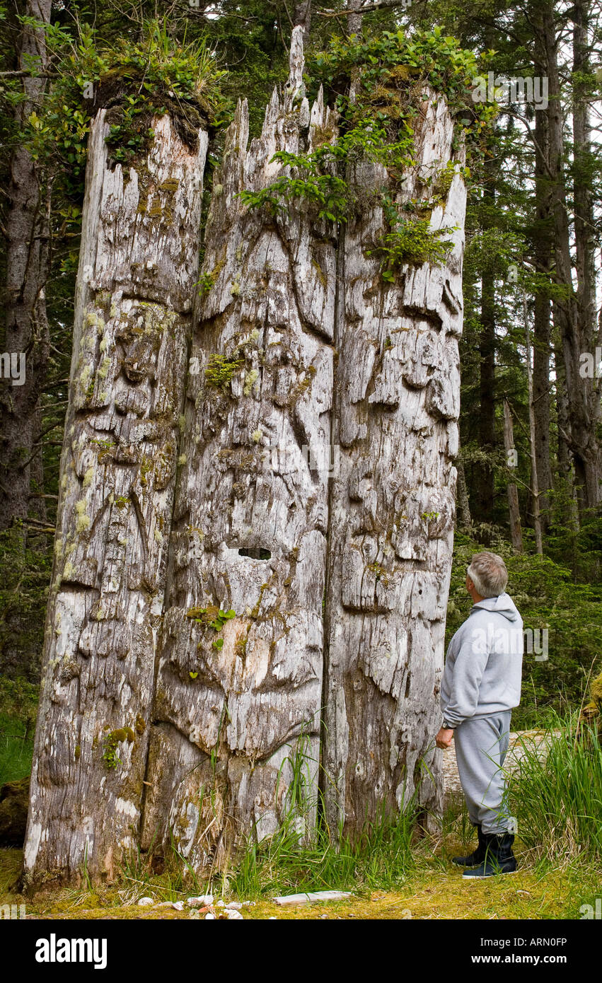 Villaggio Kiusta, triple camera mortuaria totem del Chief Edenshaw vicino Langara Island, Queen Charlotte Islands, British Columbia, Ca Foto Stock