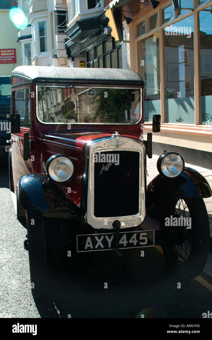 Cattedrale Motor Company Austin van parcheggiato a Dartmouth Devon England Regno Unito Foto Stock