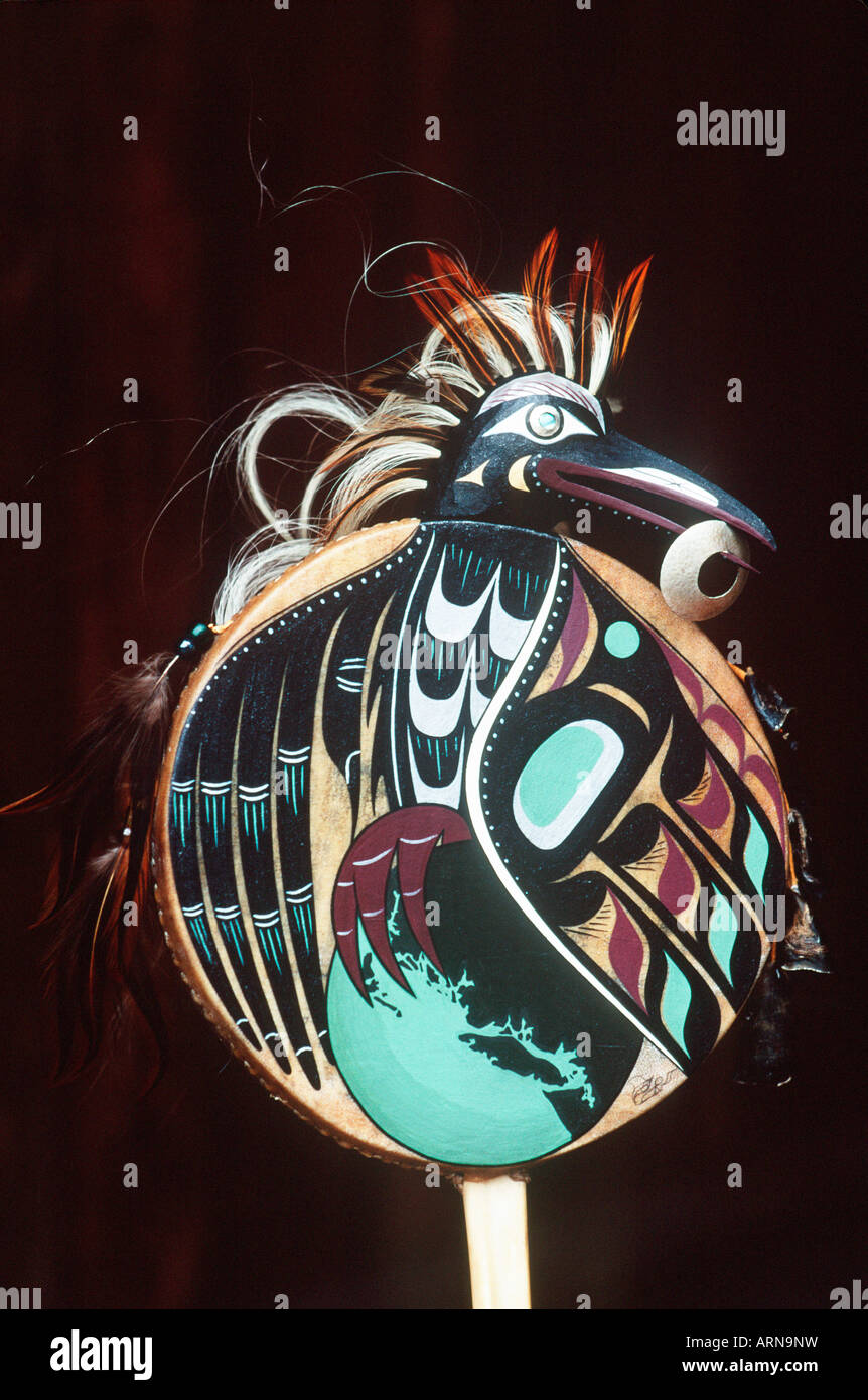 Le Prime Nazioni di cultura. Elaborare rattle, British Columbia, Canada. Foto Stock