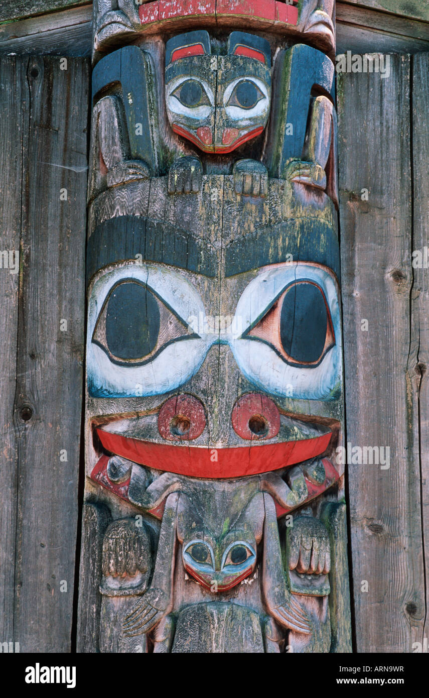 Il totem pole dettaglio dal Museo di Antropologia di UBC, British Columbia, Canada. Foto Stock