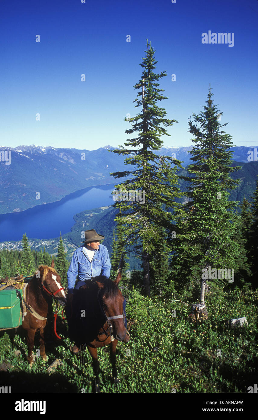 Ippovia riders, Slocan Lago, Kootenays vicino Nuovo Denver, Idaho picco, British Columbia, Canada. Foto Stock