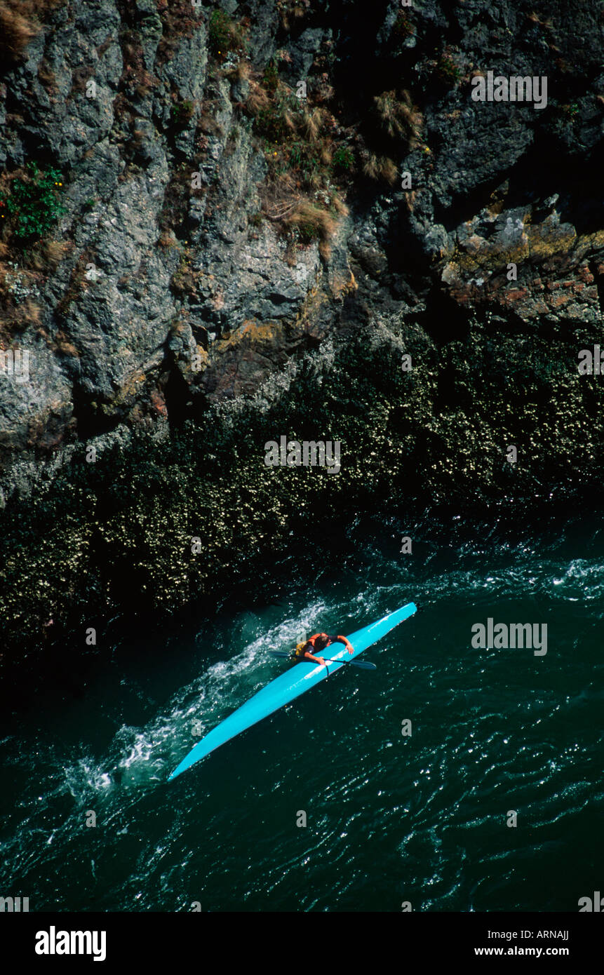 Sea kayaker di correnti capsizes, British Columbia, Canada. Foto Stock