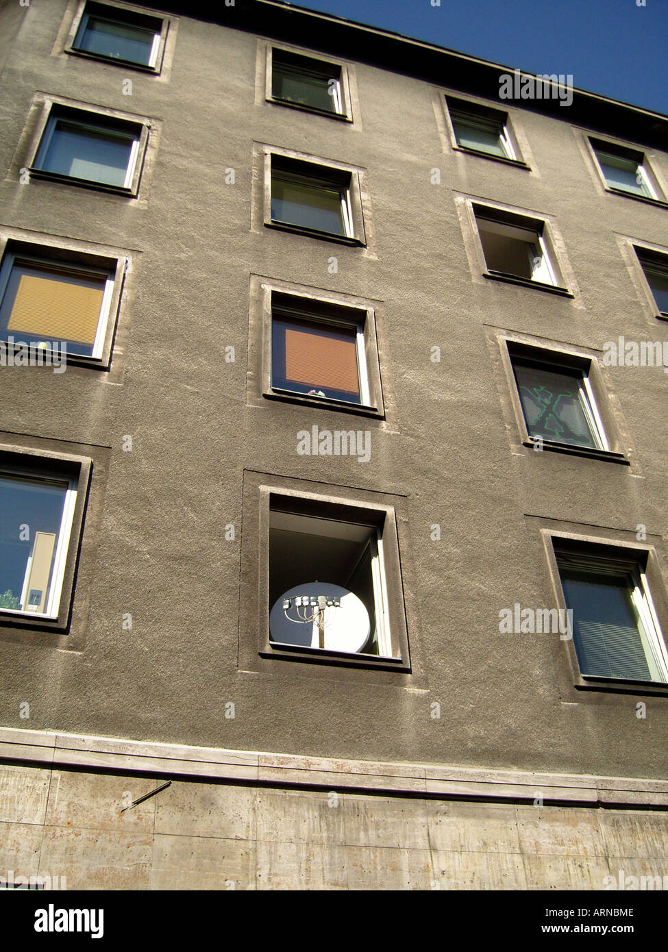 Antenne im Fenster Foto Stock