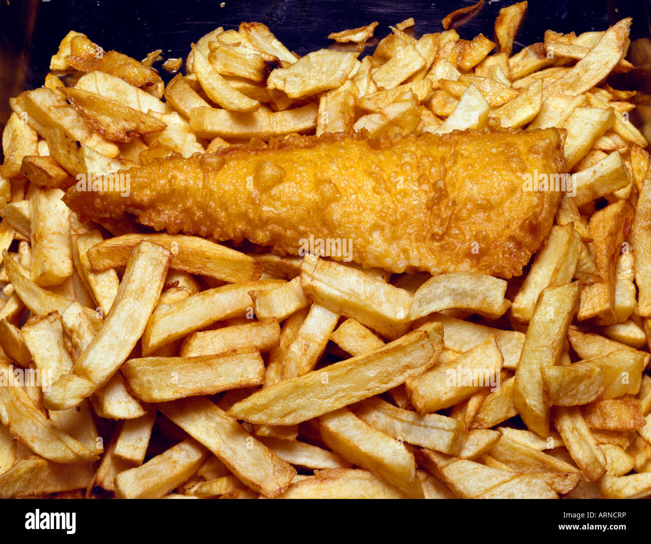 Tradizionale britannica fritto, martoriata Fish & Chips, patatine fritte Foto Stock
