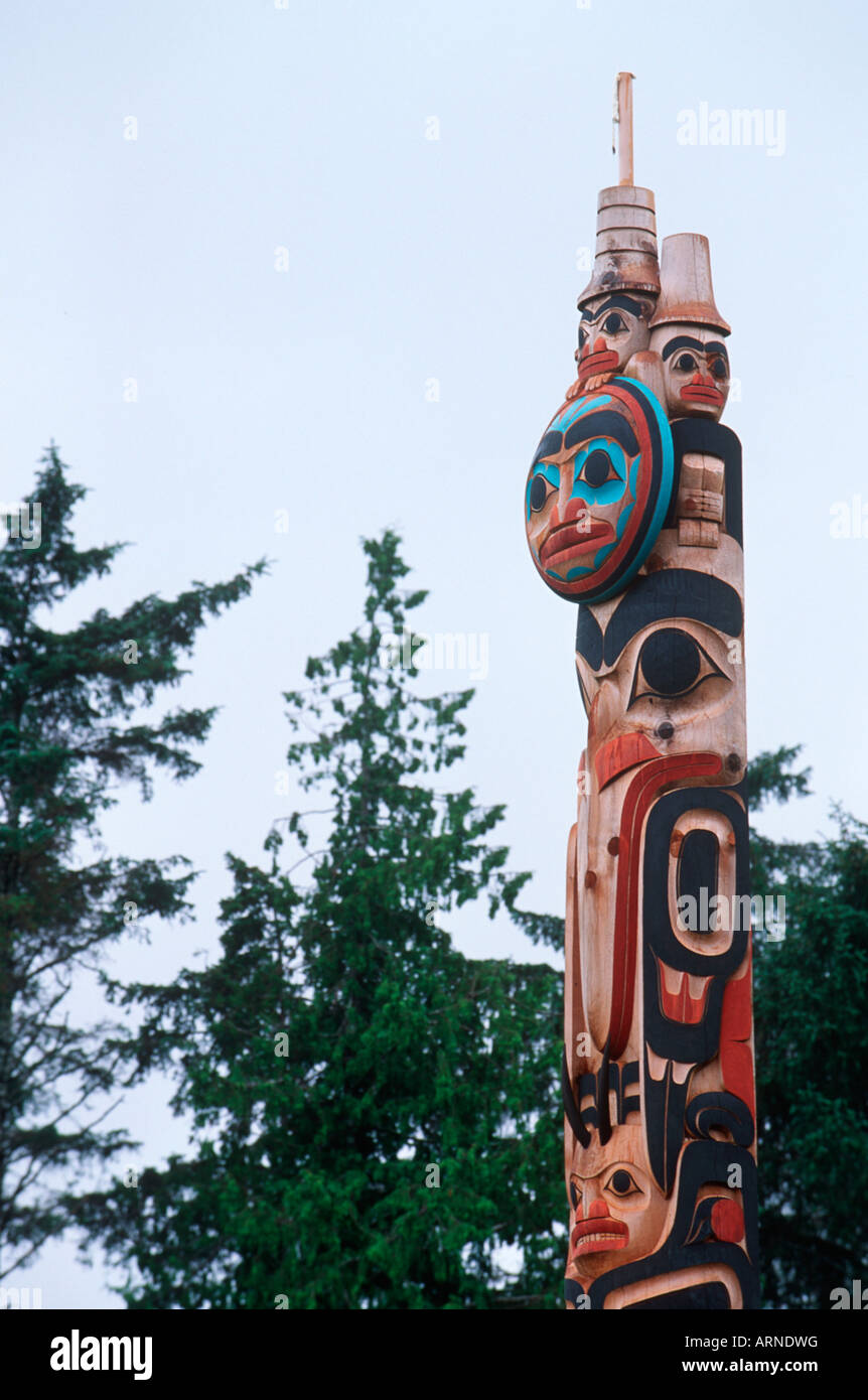 Haida Gwaii,,Skidegate Haida contemporaneo del totem pole dettaglio, British Columbia, Canada. Foto Stock