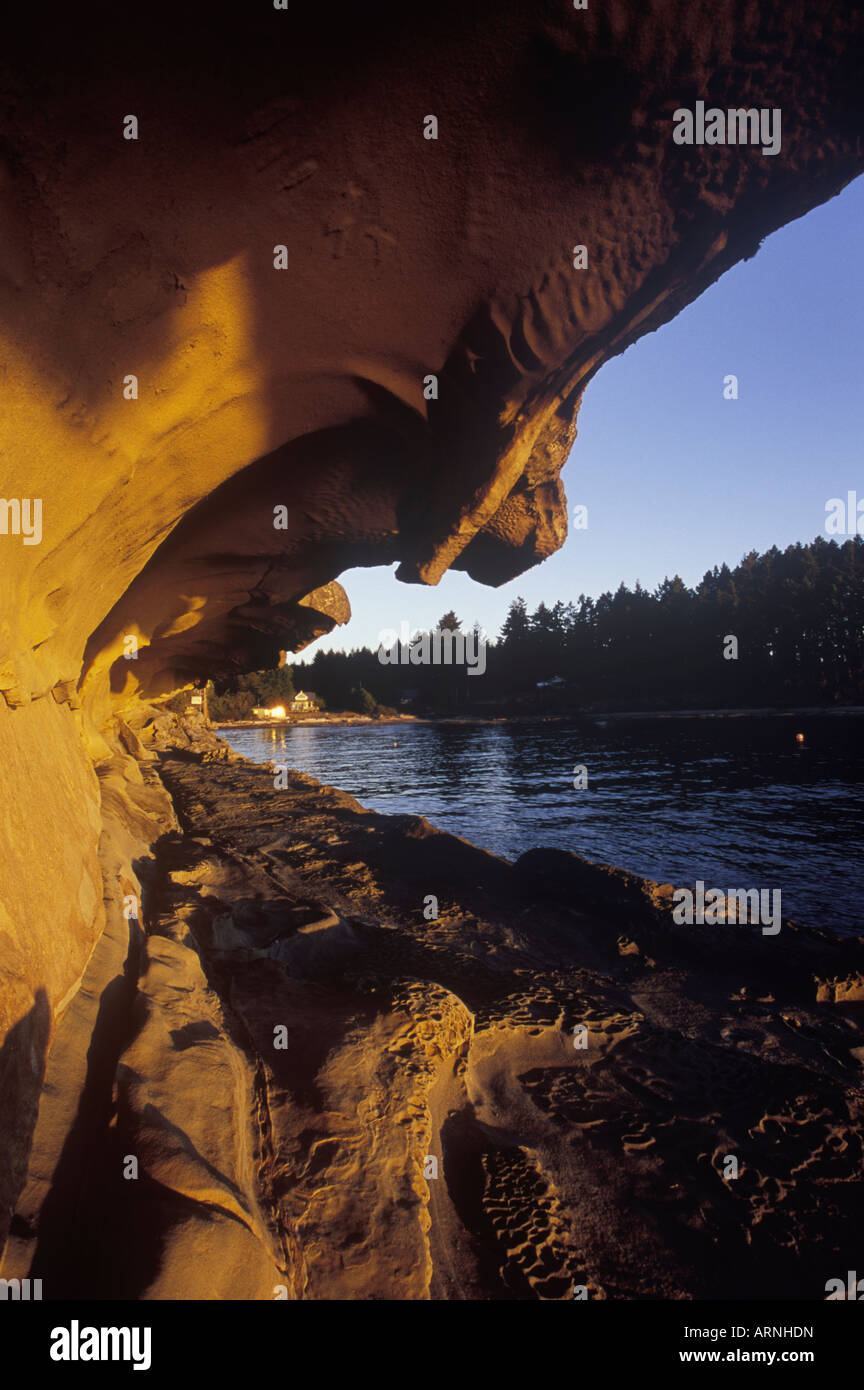 Malaspina arenaria gallerie al tramonto, Gabriola Island, isola di Vancouver, British Columbia, Canada. Foto Stock