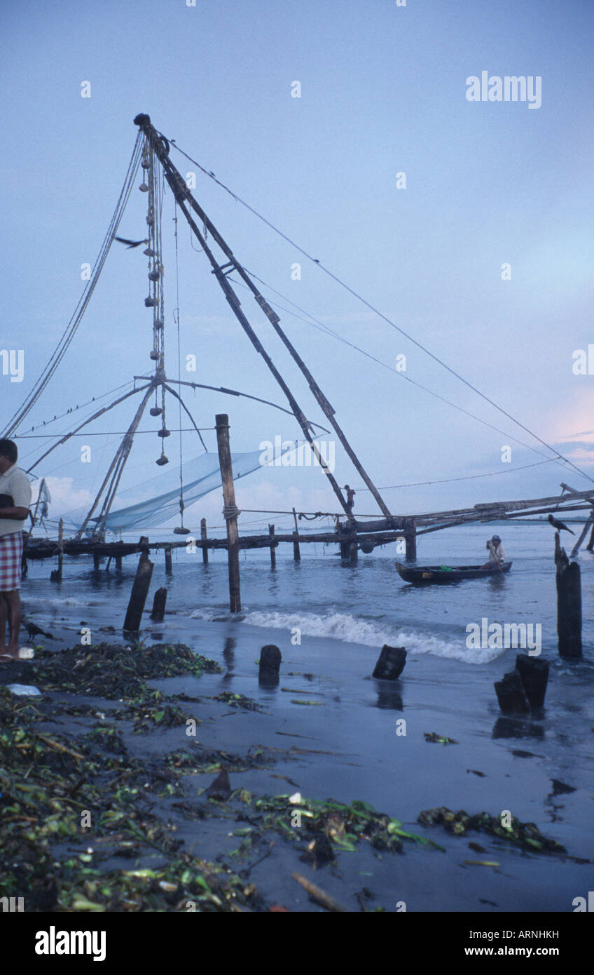 Cinese di reti da pesca, Cochin, Kerala, India Foto Stock