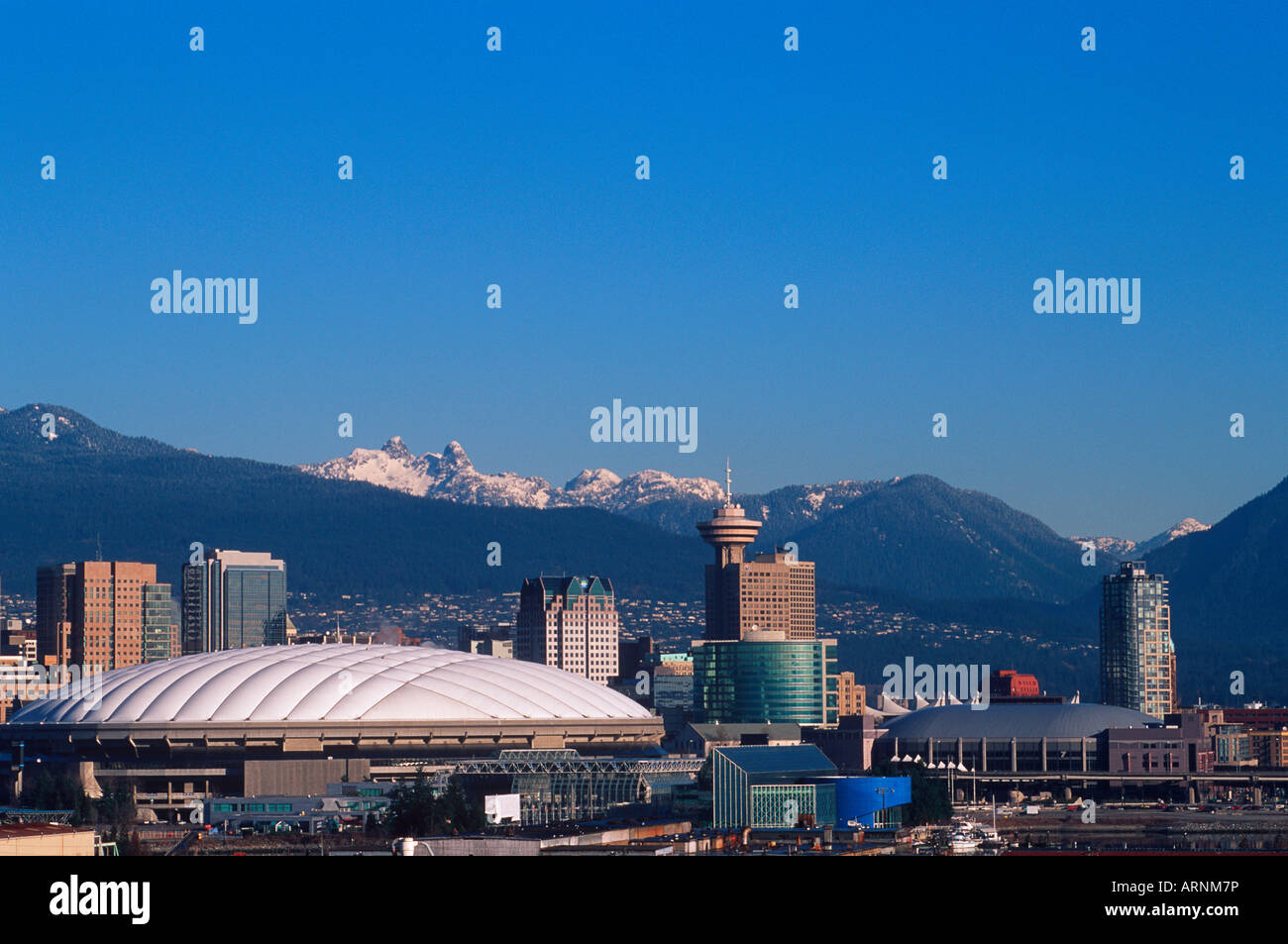Skyline del centro di edifici, con BC e GM Place, Vancouver, British Columbia, Canada. Foto Stock