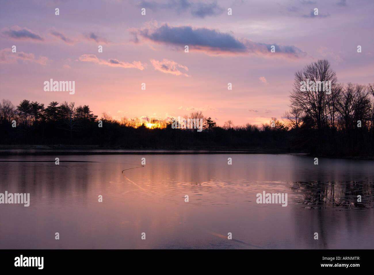 Alba sul lago ghiacciato, Missouri, Stati Uniti d'America Foto Stock