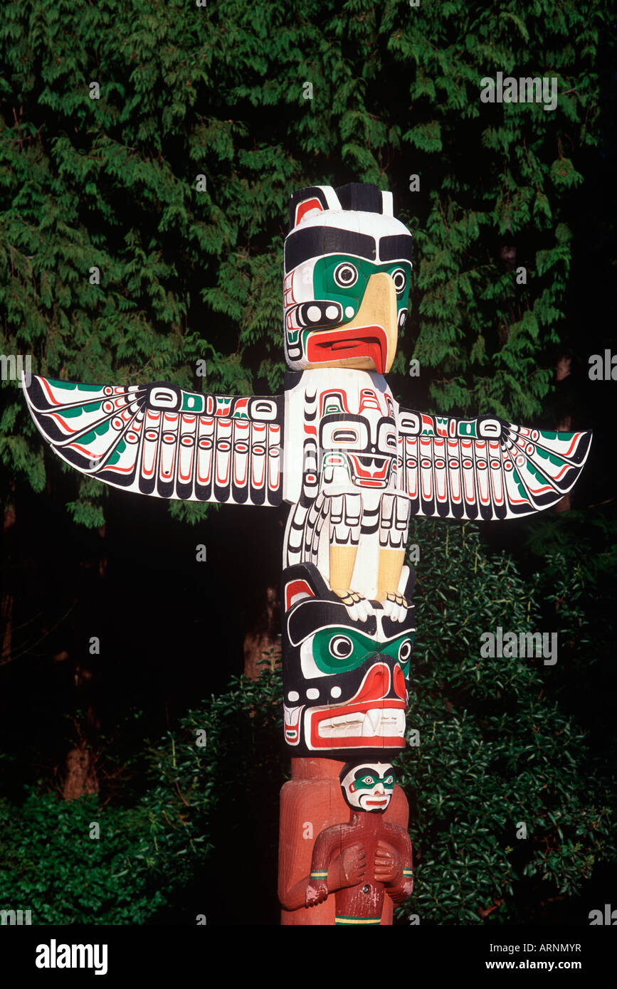 Iconico totem pole di Stanley Park, Vancouver, British Columbia, Canada. Foto Stock
