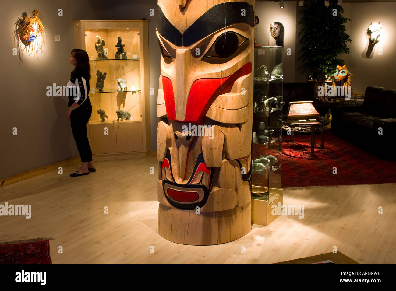 Totem a Granville Island, Vancouver, British Columbia, Canada. Foto Stock