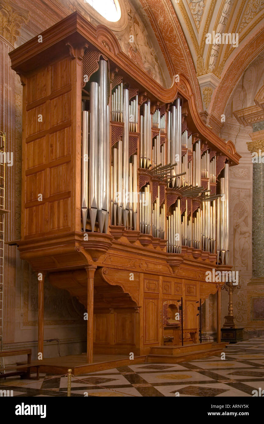 Vento organo da chiesa all'interno della Santa Maria degli Angeli e dei Martiri basilica, Roma, Italia Foto Stock