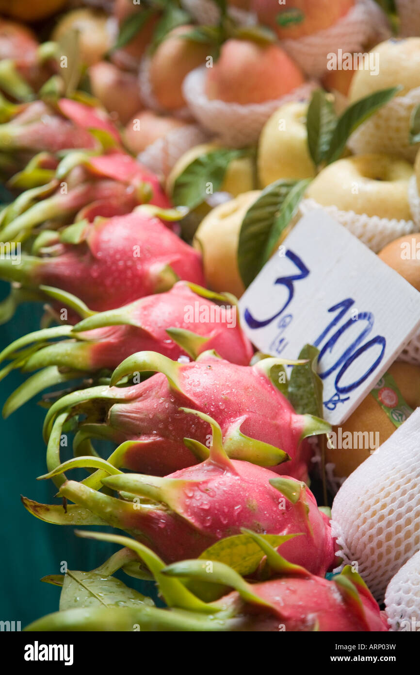 Dragon frutti a Pak Klong Talat mercato ortofrutticolo di Bangkok, Thailandia Foto Stock