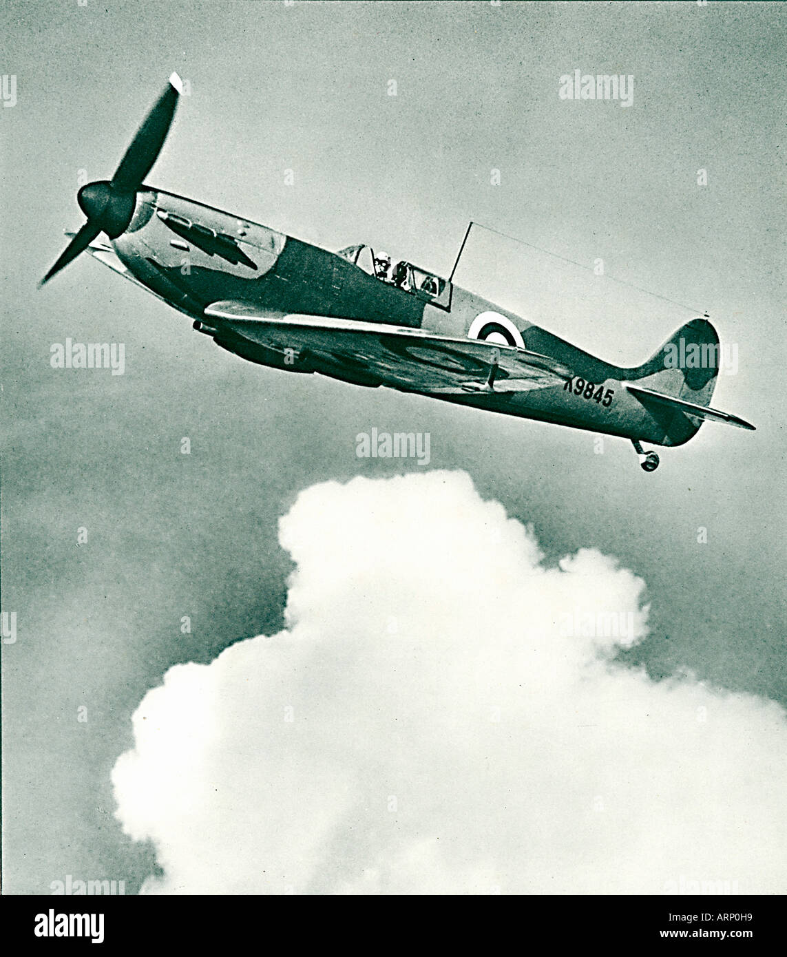 Spitfire 1939 foto dei mitici inglese aereo da combattimento progettato da Reginald Mitchell battenti da solo Foto Stock