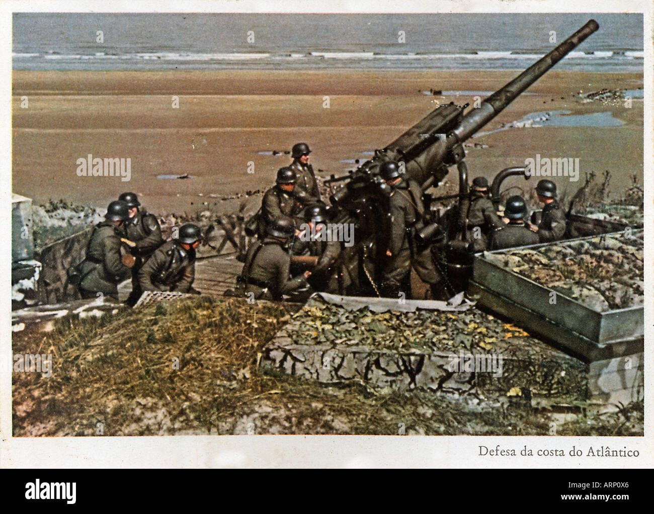 Atlantic Wall cartolina tedesca di artiglieria punte sulle difese Atlantico della Francia occupata Foto Stock