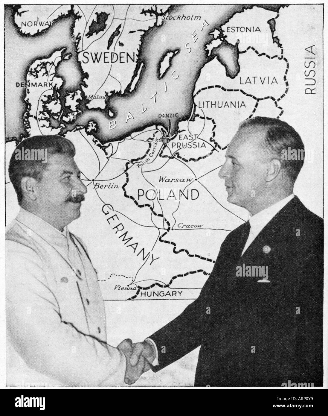 Stalin e Ribbentrop agosto 1939 la firma di un accordo di non aggressione il patto tra la Germania e la Russia Foto Stock