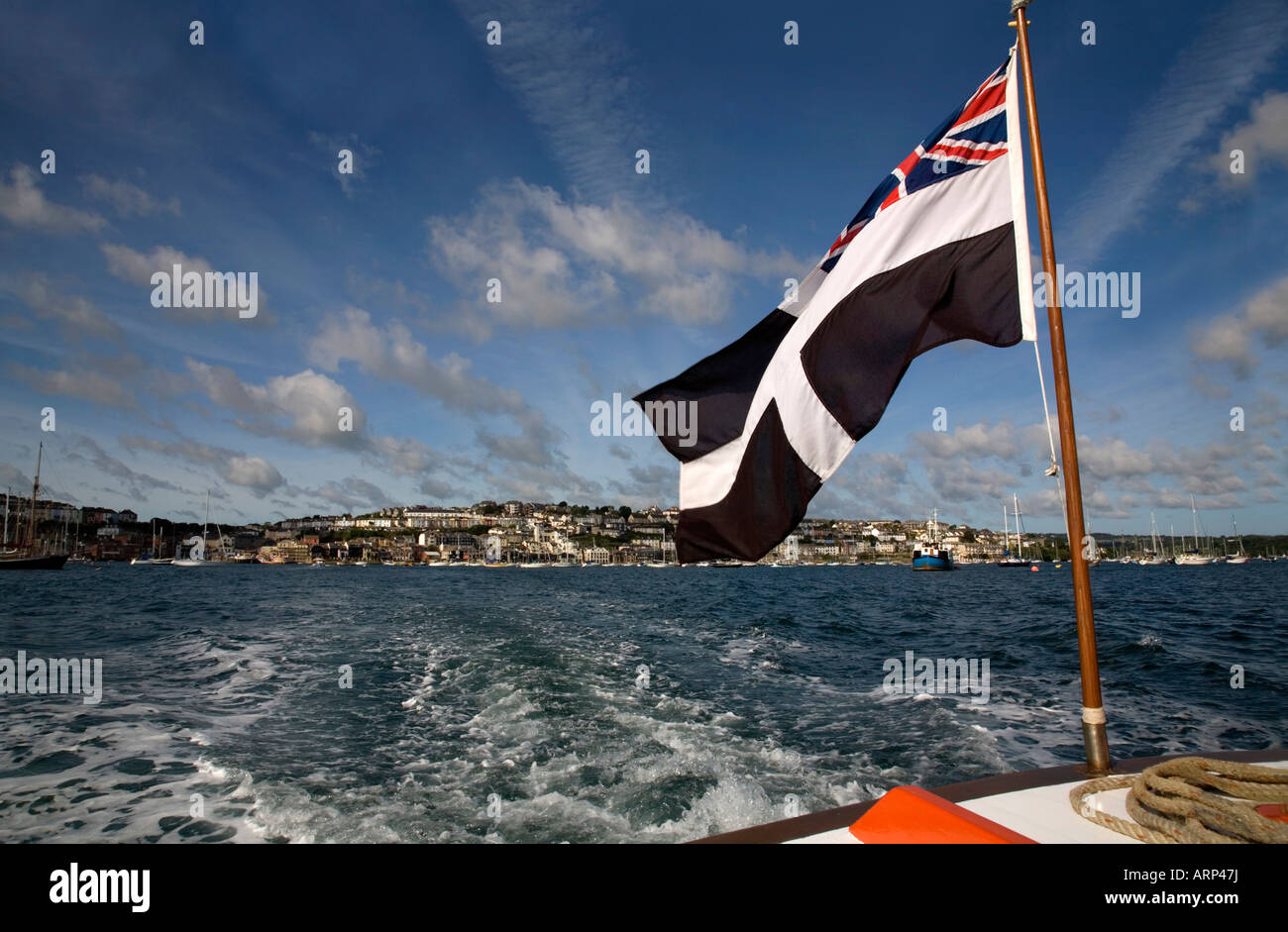 Falmouth guardando indietro alla città dal fiume fal Foto Stock