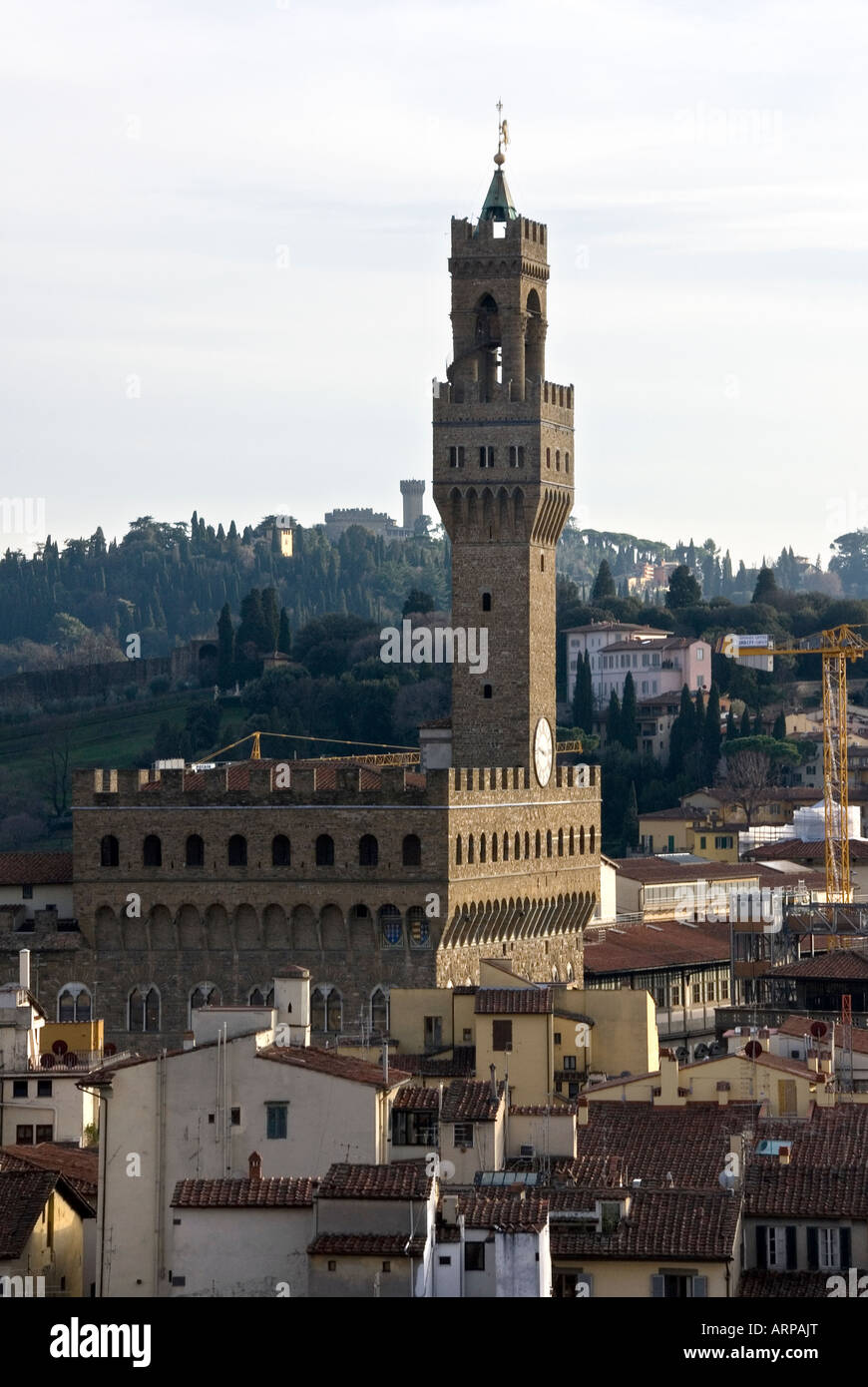 Il Palazzo Vecchio visto da di Giotto è la torre campanaria del Duomo di Firenze Foto Stock