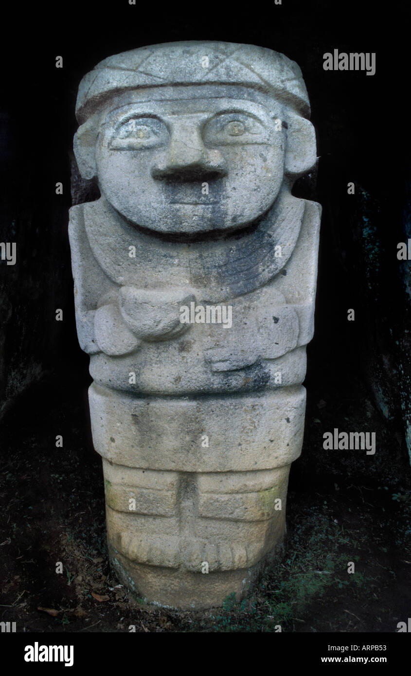 Precolombiani pietra antropomorfe civiltà megalitica nel Parco Archeologico di San Agustin Agustin Colombia meridionale Foto Stock