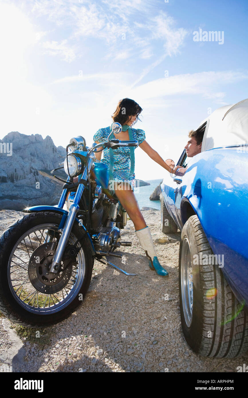 Uomo Donna auto in moto Foto Stock