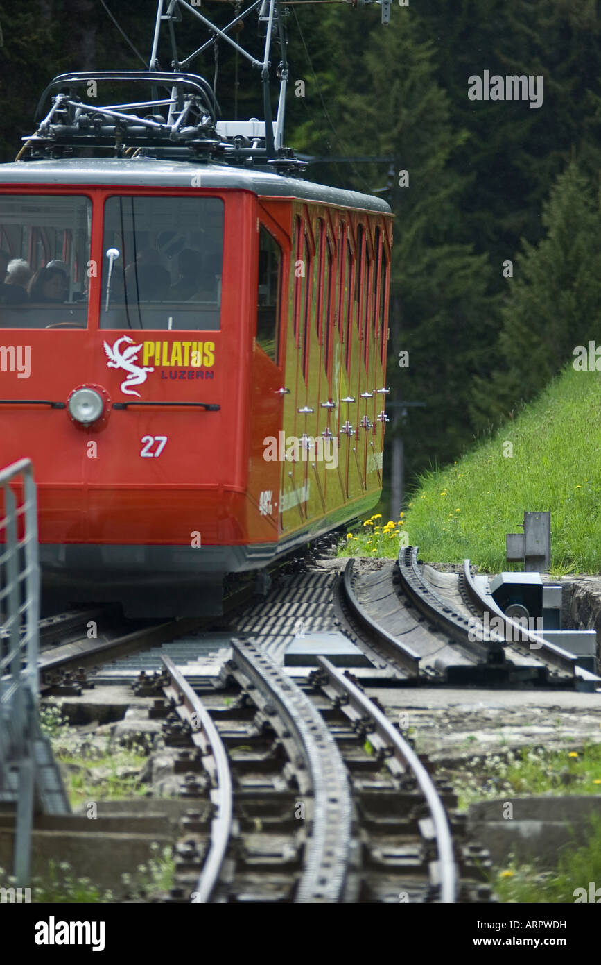Cremagliera e pignone carrello ferroviario arrampicate sul monte Pilatus svizzera Foto Stock