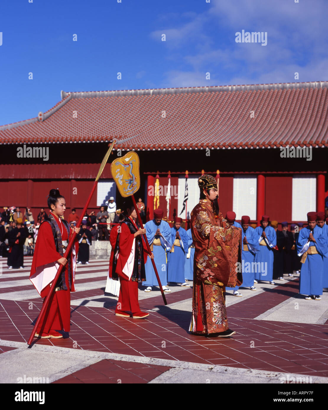 Anno nuovo Parade presso il Castello di Shuri a Naha, Okinawa, in Giappone. Il Castello di Shuri è un sito patrimonio mondiale dell'UNESCO. Foto Stock