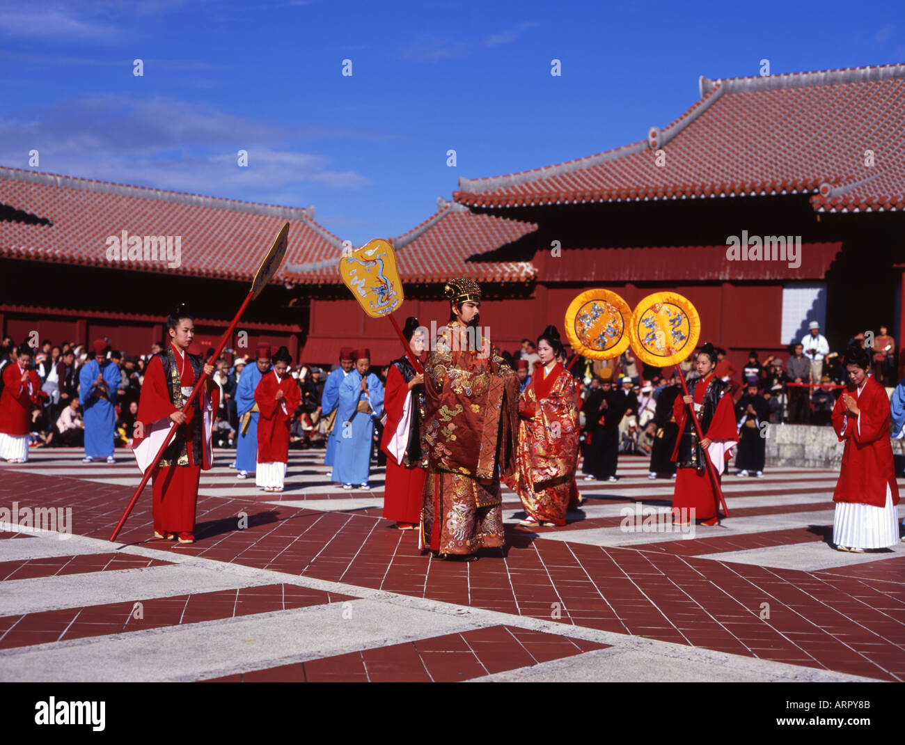 Anno nuovo Parade presso il Castello di Shuri a Naha, Okinawa, in Giappone. Il Castello di Shuri è un sito patrimonio mondiale dell'UNESCO. Foto Stock
