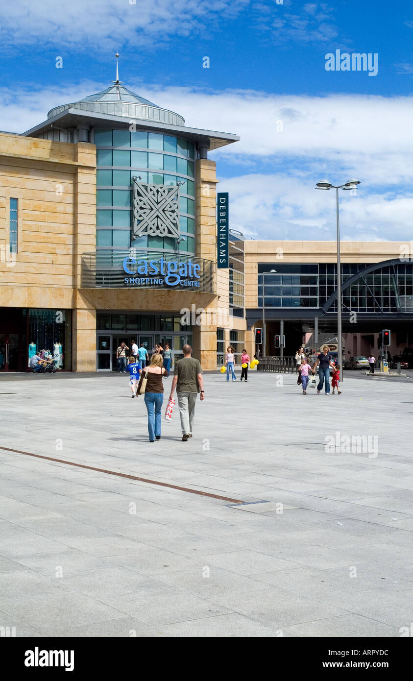 dh Eastgate Falcon Square INVERNESS INVERNESSSHIRE Scottish zona pedonale ingresso al centro commerciale plaza People scotland centro città Foto Stock