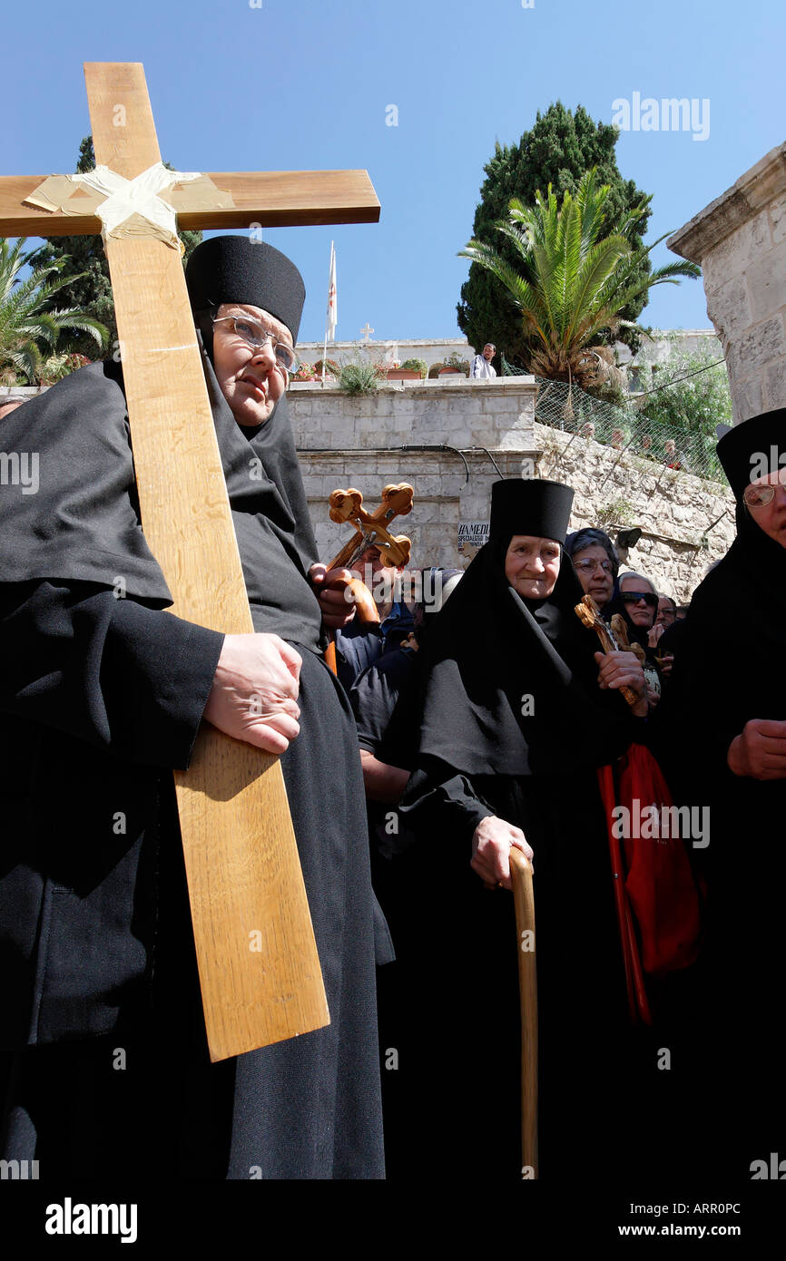 Israele Gerusalemme vecchia città la processione del Venerdì Santo a la Via Dolorosa la Pasqua Foto Stock