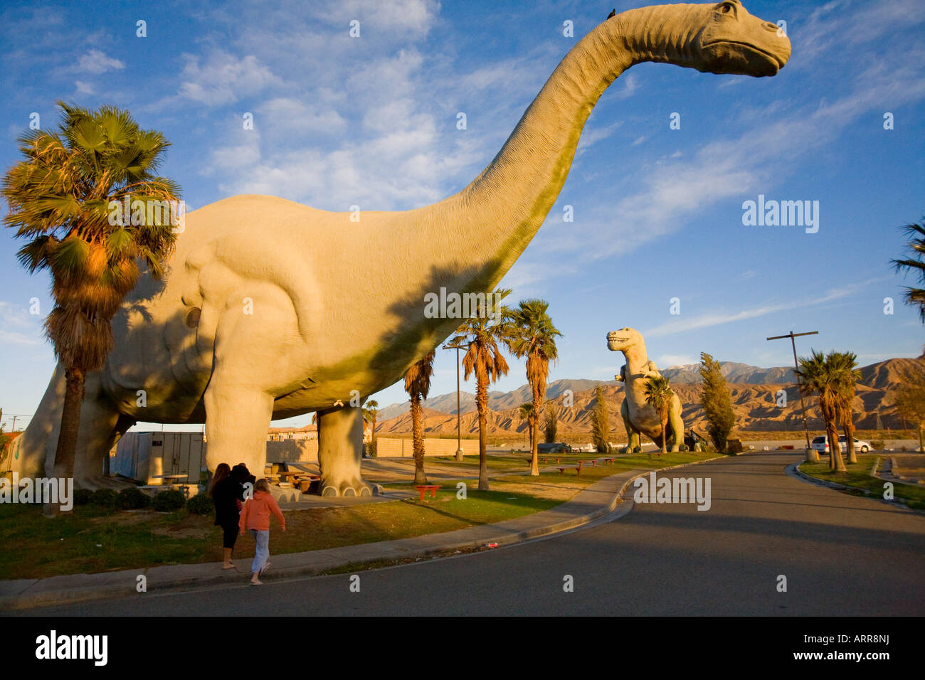 Le repliche dei dinosauri Cabazon arresto carrello Cabazon California USA Foto Stock