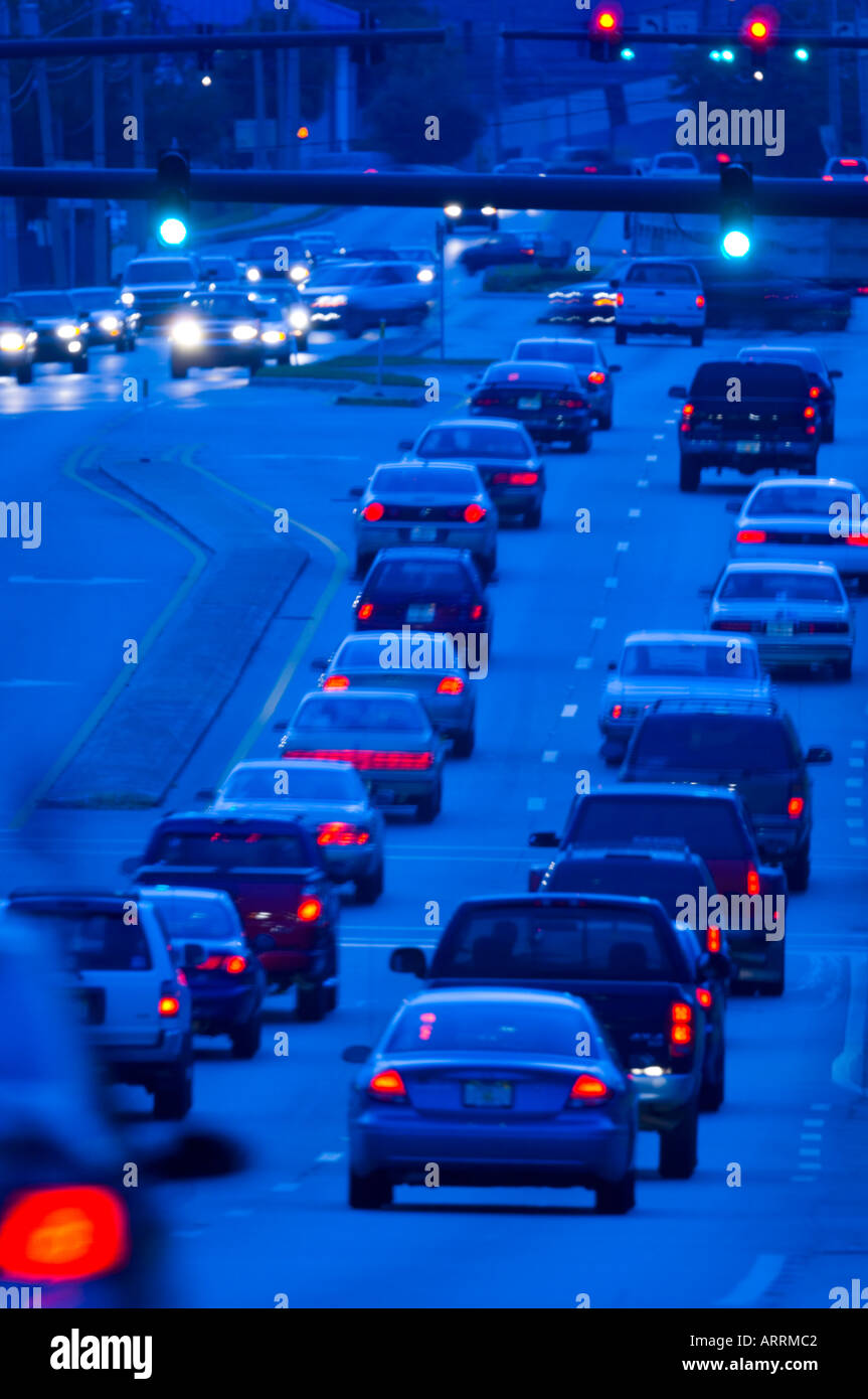Le luci di stop e il traffico automobilistico di notte Foto Stock