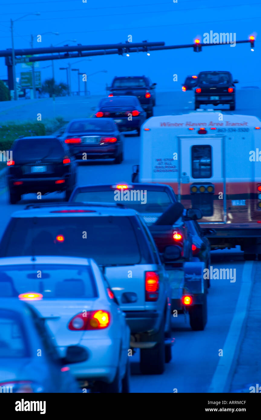 Le luci di stop e il traffico automobilistico di notte Foto Stock