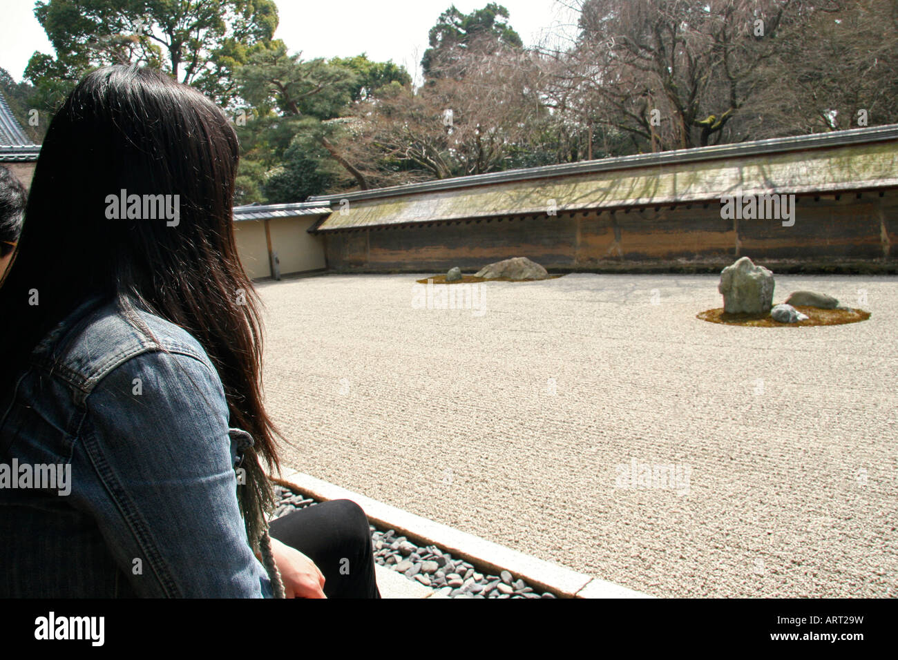 Zen giardino di roccia a Ryoan-ji, Kyoto, Giappone Foto Stock