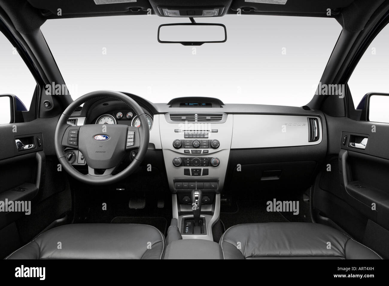 2008 Ford Focus SES in blu - Cruscotto, consolle cambio di marcia  visualizzare Foto stock - Alamy