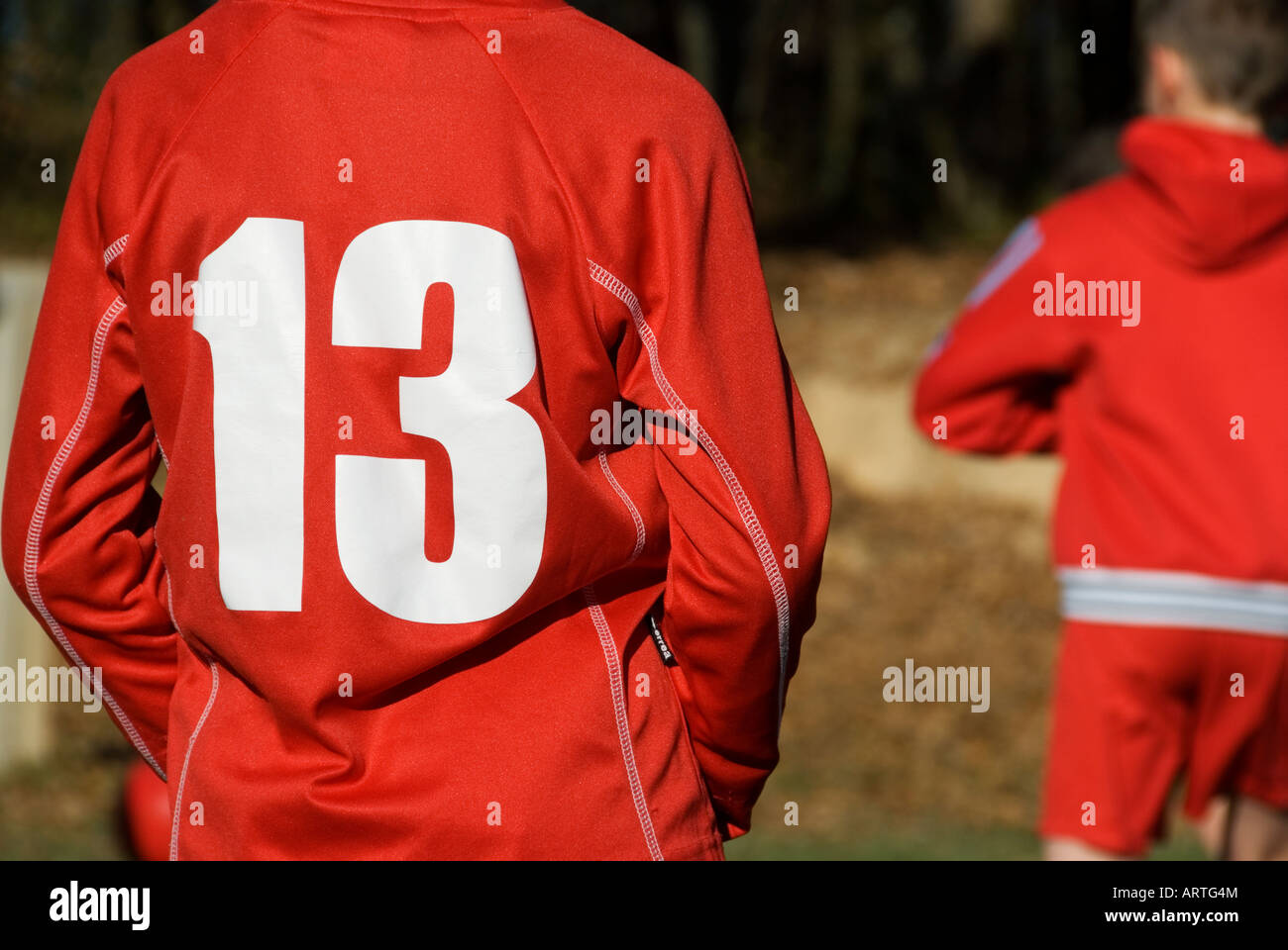 Un numero sfortunato 13 visualizzato sul retro di un football shirt la foto è stata scattata in Francia Foto Stock