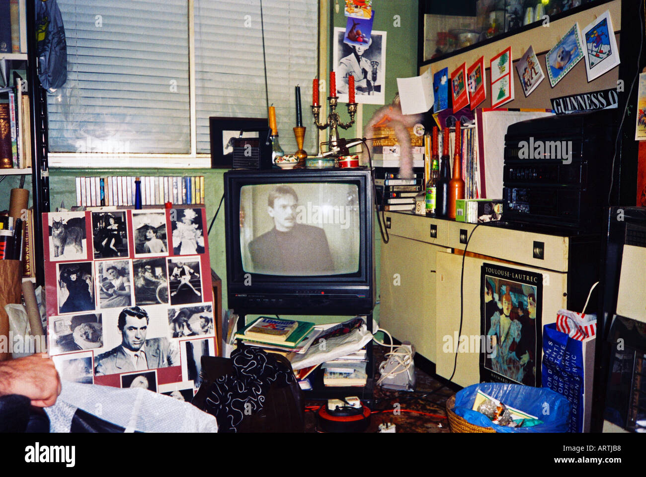 Sala interna. Ingombra di camera anteriore in una casa di Londra. Ian Beale da eastenders vs Cary Grant, il film di star! Foto Stock