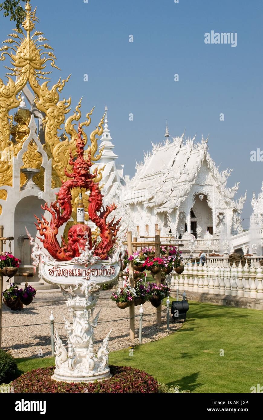 Un nuovo tempio Buddista Wat Rong Khun Chiang Rai nel nord della Thailandia Foto Stock