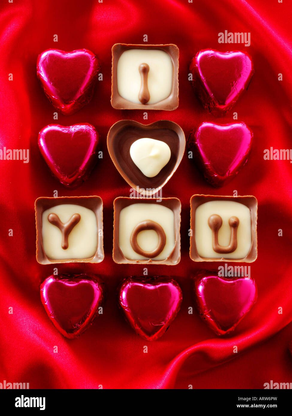 Ti Amo scritta nel cuore rosso a forma di cioccolatini Foto Stock