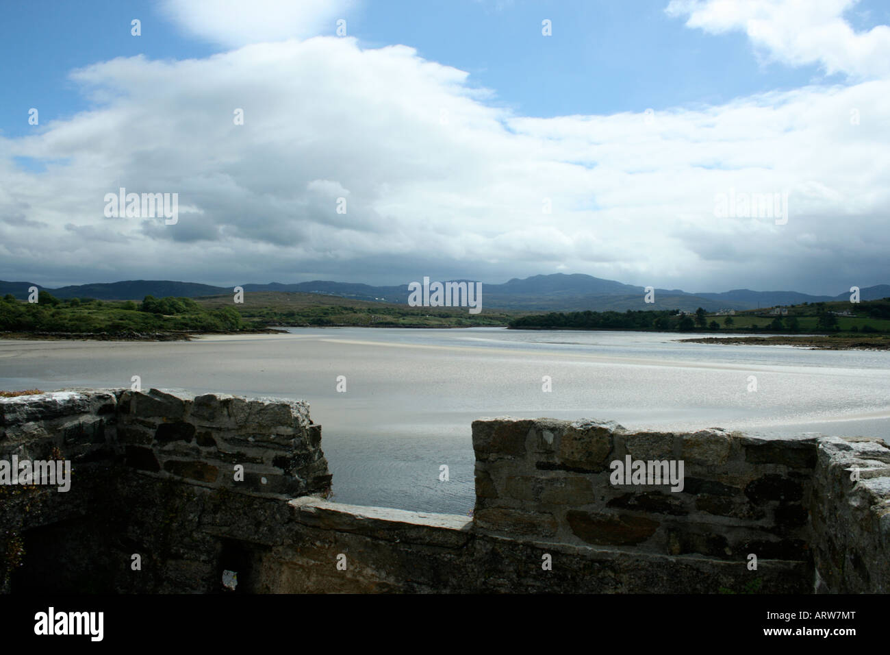 Le lacune e merli del castello di Doe, Creeslough, Donegal, Irlanda Foto Stock