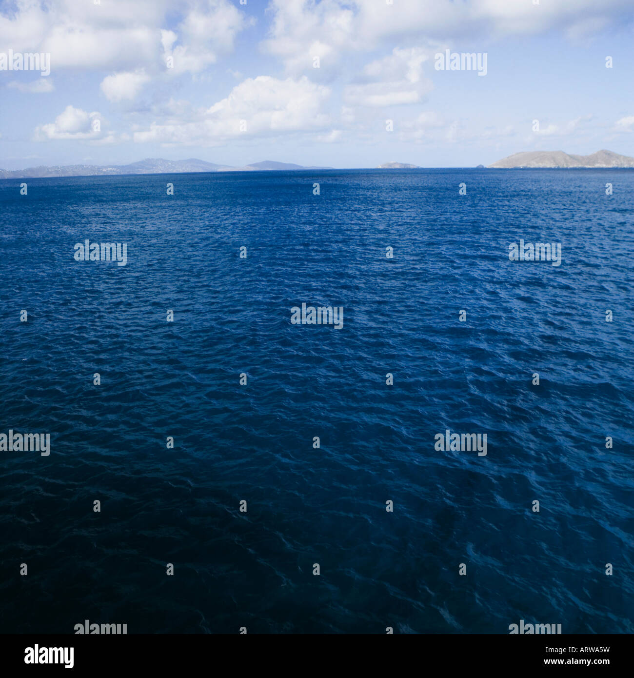 Nuvole sopra il mare Foto Stock