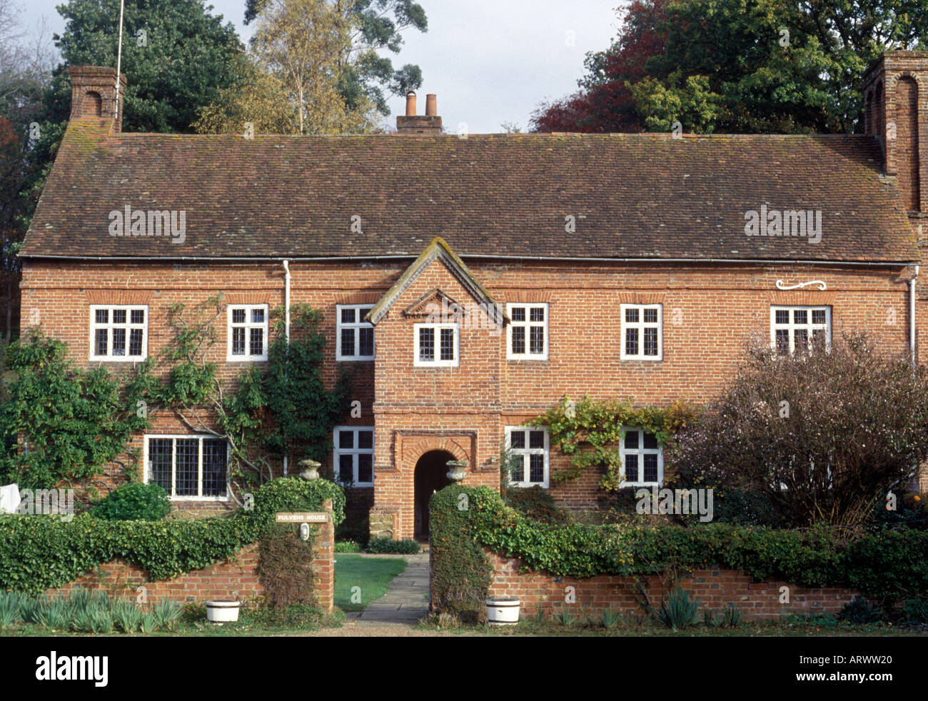 Abinger Hammer Surrey in Inghilterra. Casa di campagna di mattoni tardo XVII secolo, circa 1660. Elencato Grade II Foto Stock
