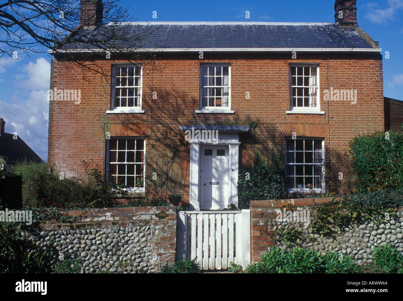 Fine Georgian a doppia facciata di mattoni casa di villaggio Happisburgh Norfolk Inghilterra Foto Stock