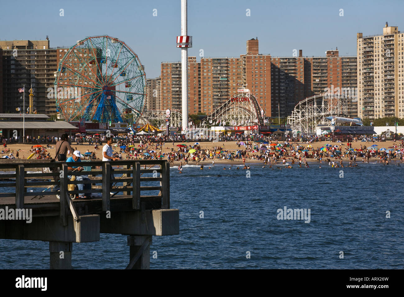 Vista dal molo del parco divertimenti a Coney Island NEW YORK CITY Foto Stock