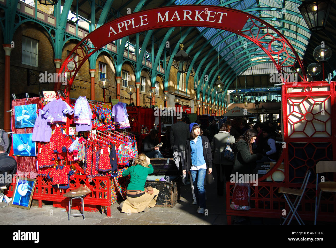 Il mercato coperto, Covent Garden, nel West End di Londra, Inghilterra, Regno Unito Foto Stock