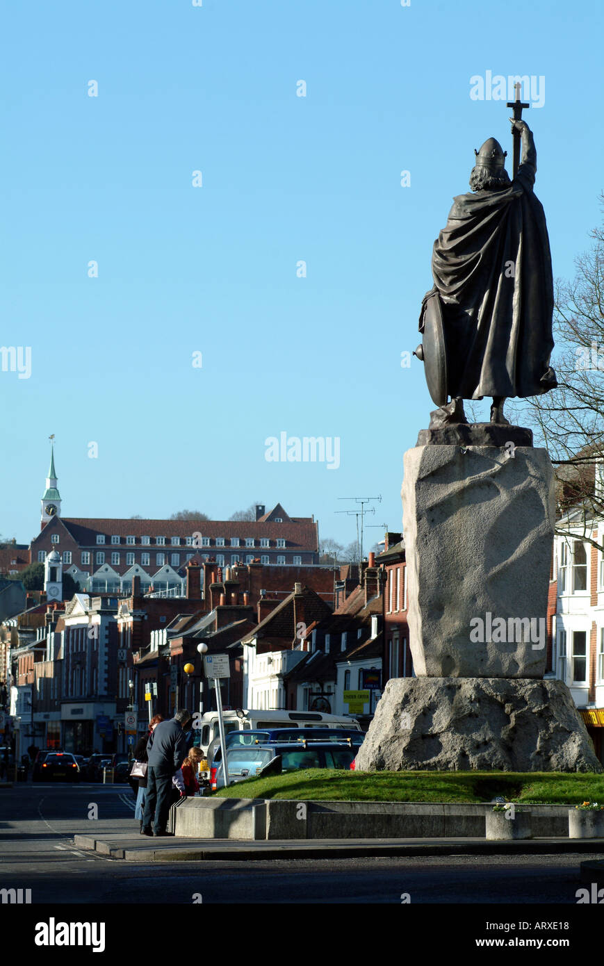 Re Alfredo il Grande statua sulla Broadway Winchester Hampshire Southern England Regno Unito Foto Stock