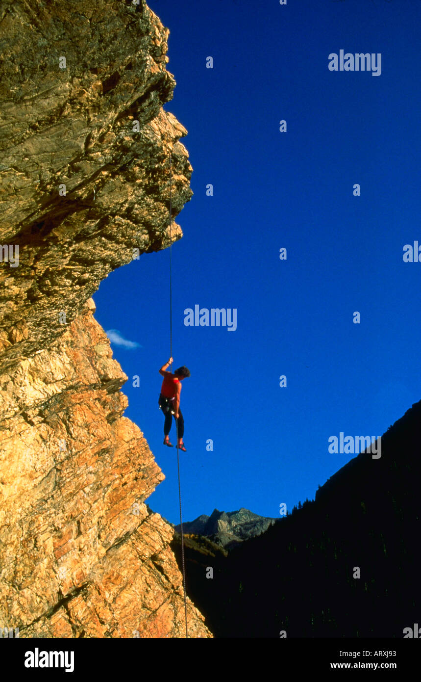 Rapelling in grandi pioppi neri americani Canyon Wasatch Mountains dello Utah Foto Stock Rapelling in grandi pioppi neri americani Canyon Wasatch Mountains dello Utah Foto Stock